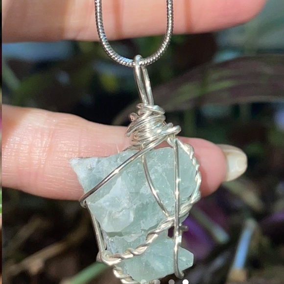 Fluorite crystal necklace - Picture 4 of 4